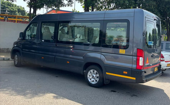 17 Seater Urbania